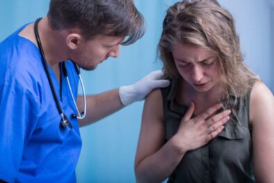 Un paziente lamenta un grave disagio al torace