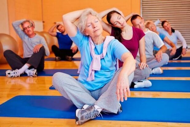 Gli esercizi per il trattamento dell'artrosi vengono selezionati individualmente da un medico e da uno specialista in fisioterapia.