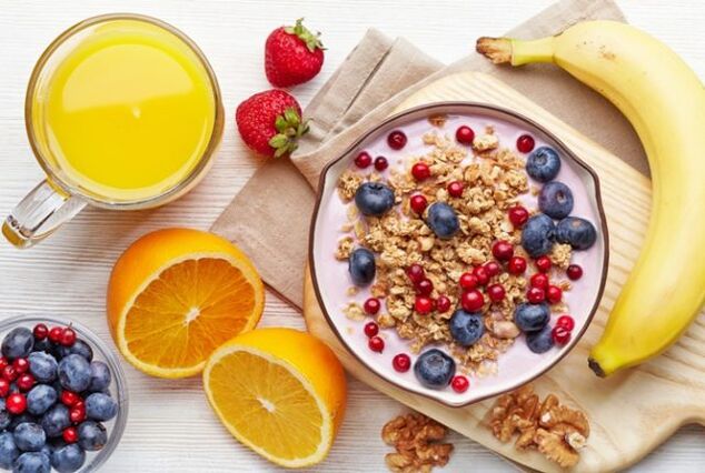 Una dieta equilibrata ti aiuterà a regolare il tuo peso e a ridurre il carico sulle articolazioni dovuto all'artrosi.