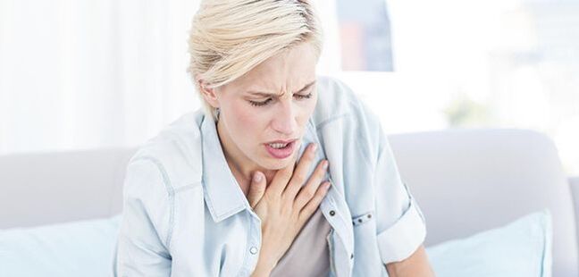 Con pleurite, patologie cardiache e nevralgia intercostale, il dolore sotto la scapola sinistra può essere accompagnato da grave mancanza di respiro