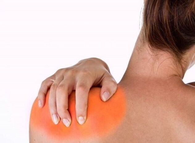 Il dolore sotto la scapola sinistra è un segnale di una delle malattie gravi